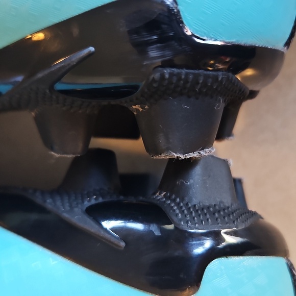 DSG Soccer Cleats - Picture 7 of 12